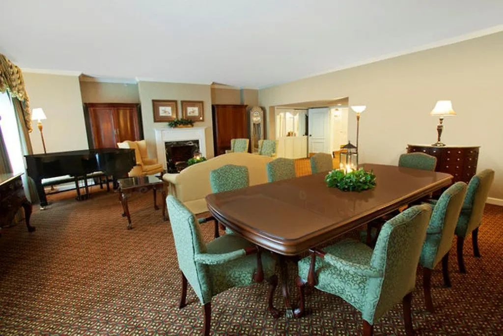 Hotel Williamsburg Hospitality House